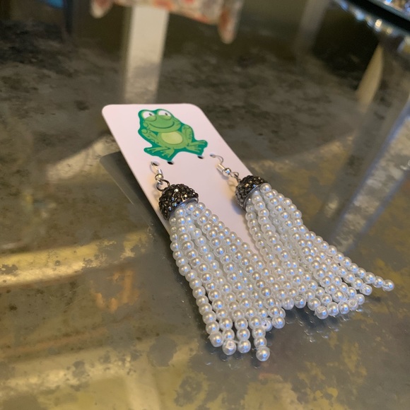 Pearl drop tassel earrings - Picture 2 of 3